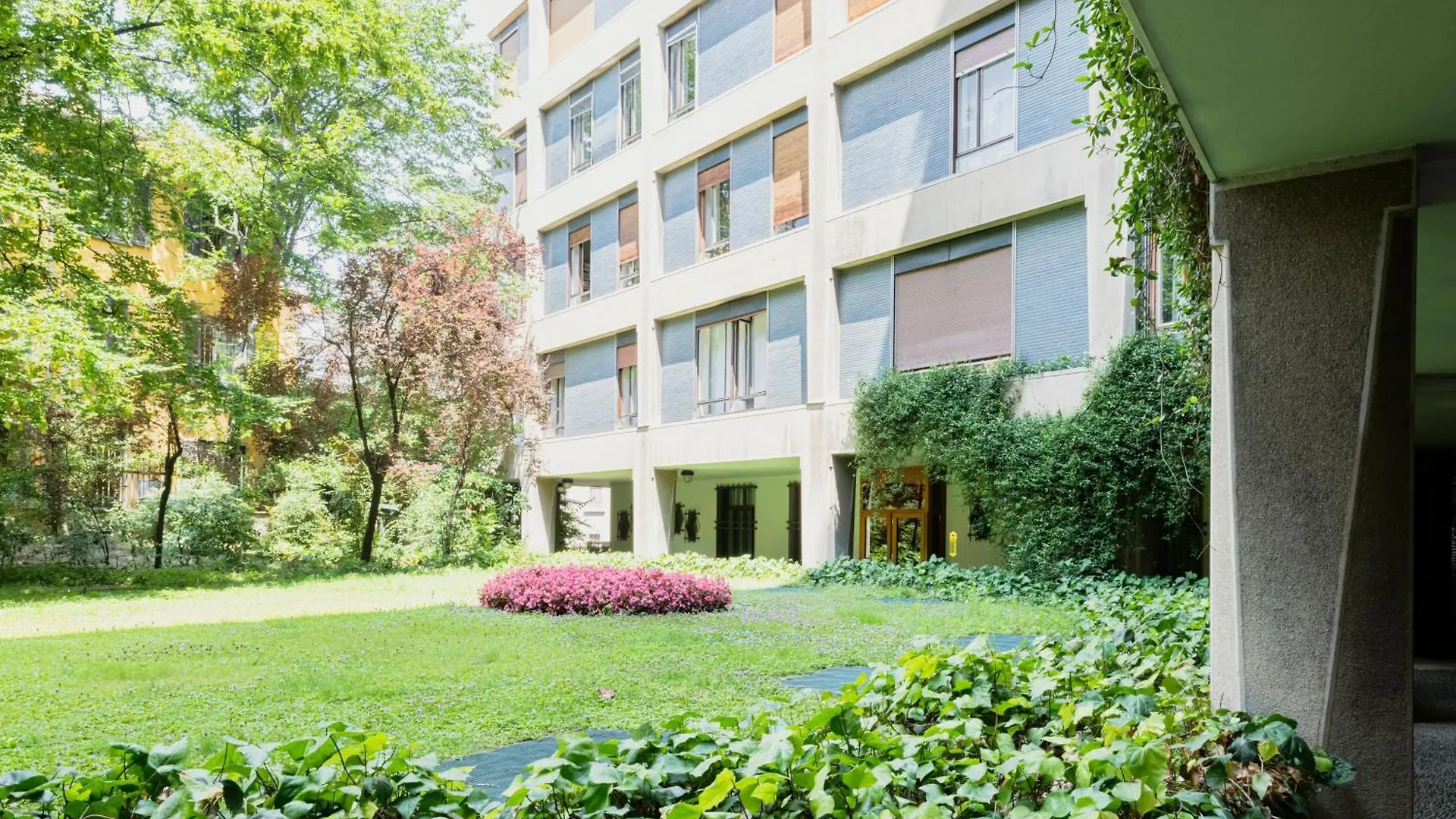 Easylife - Splendido Bilocale Immerso Nel Verde In Zona Brera Milan 0*,  Italy